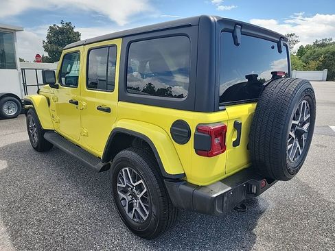 Used 2024 Jeep Wrangler Sahara image 11