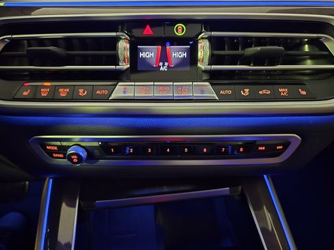 Used 2022 BMW X5 xDrive40i w/ M Sport Package image 17