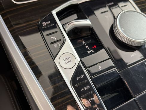 Used 2025 BMW X5 xDrive50e AWD/4WD image 17