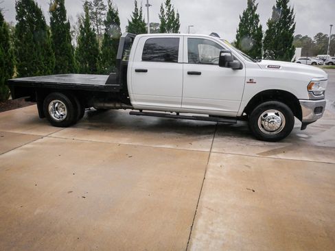Used 2024 RAM 3500 Tradesman w/ Chrome Appearance Group image 11