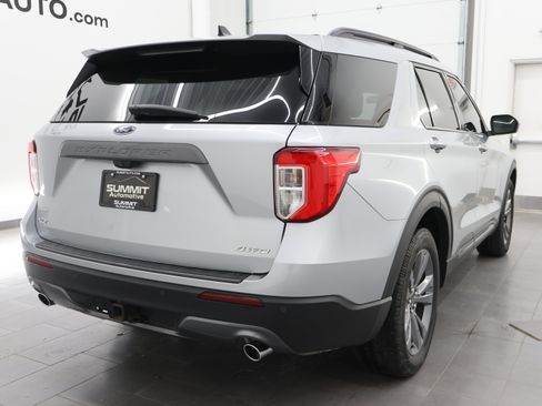 Used 2021 Ford Explorer XLT w/ Equipment Group 202A AWD/4WD image 4