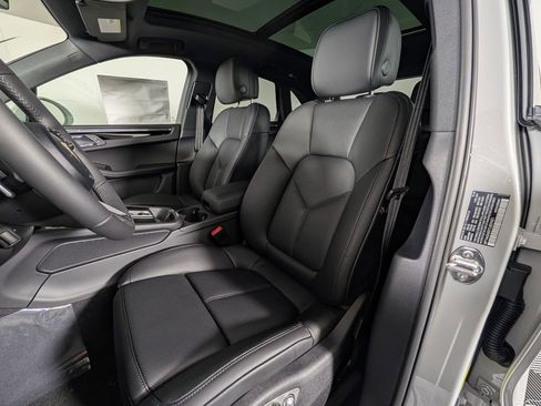 New 2026 Porsche Macan image 5