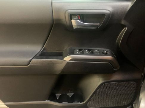 Used 2020 Toyota Tacoma TRD Sport AWD/4WD image 12