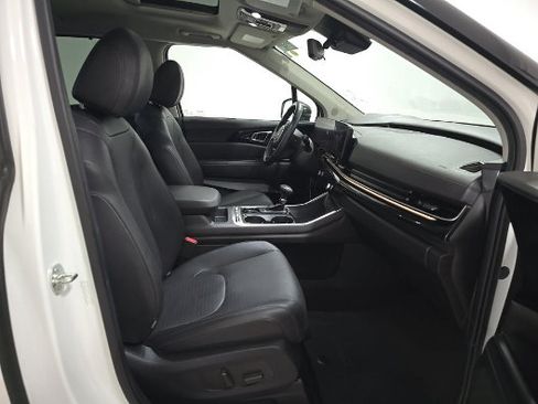 Used 2025 Kia Carnival SX Prestige FWD image 8