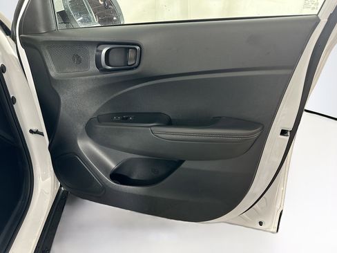 Used 2024 Hyundai Venue Limited image 32