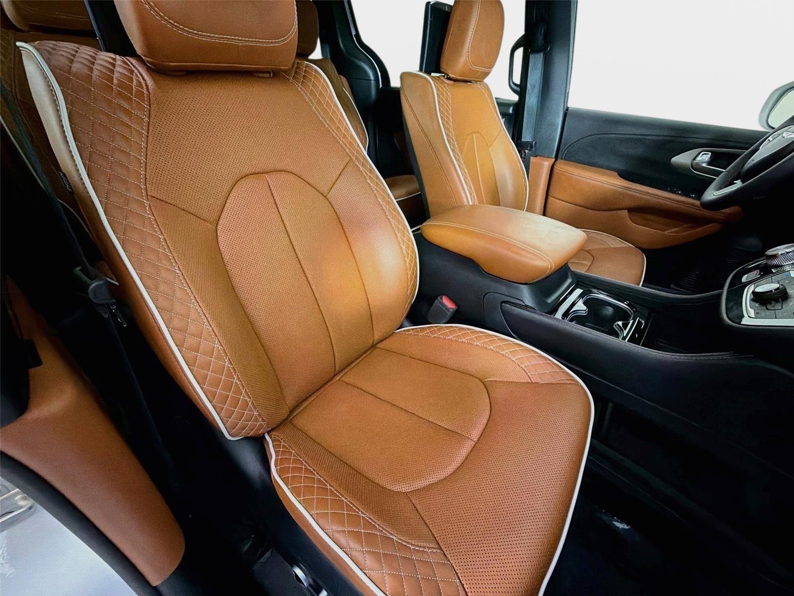 Used 2024 Chrysler Pacifica Pinnacle FWD image 32