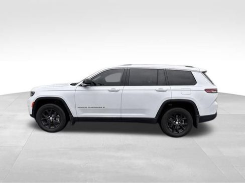 Used 2023 Jeep Grand Cherokee L Limited w/ Luxury Tech Group II AWD/4WD image 3