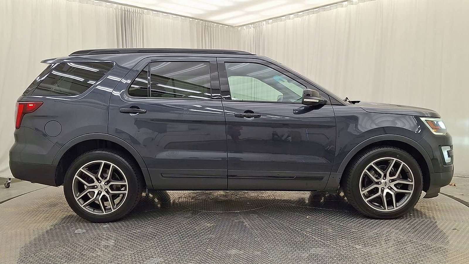 Used 2017 Ford Explorer Sport w/ Equipment Group 401A AWD/4WD image 6