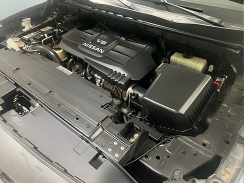 Used 2017 Nissan Titan S AWD/4WD image 16