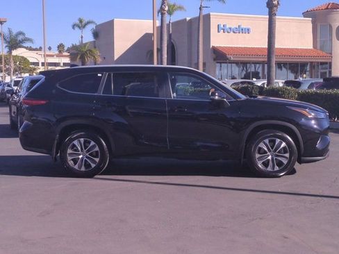 Used 2023 Toyota Highlander XLE image 5