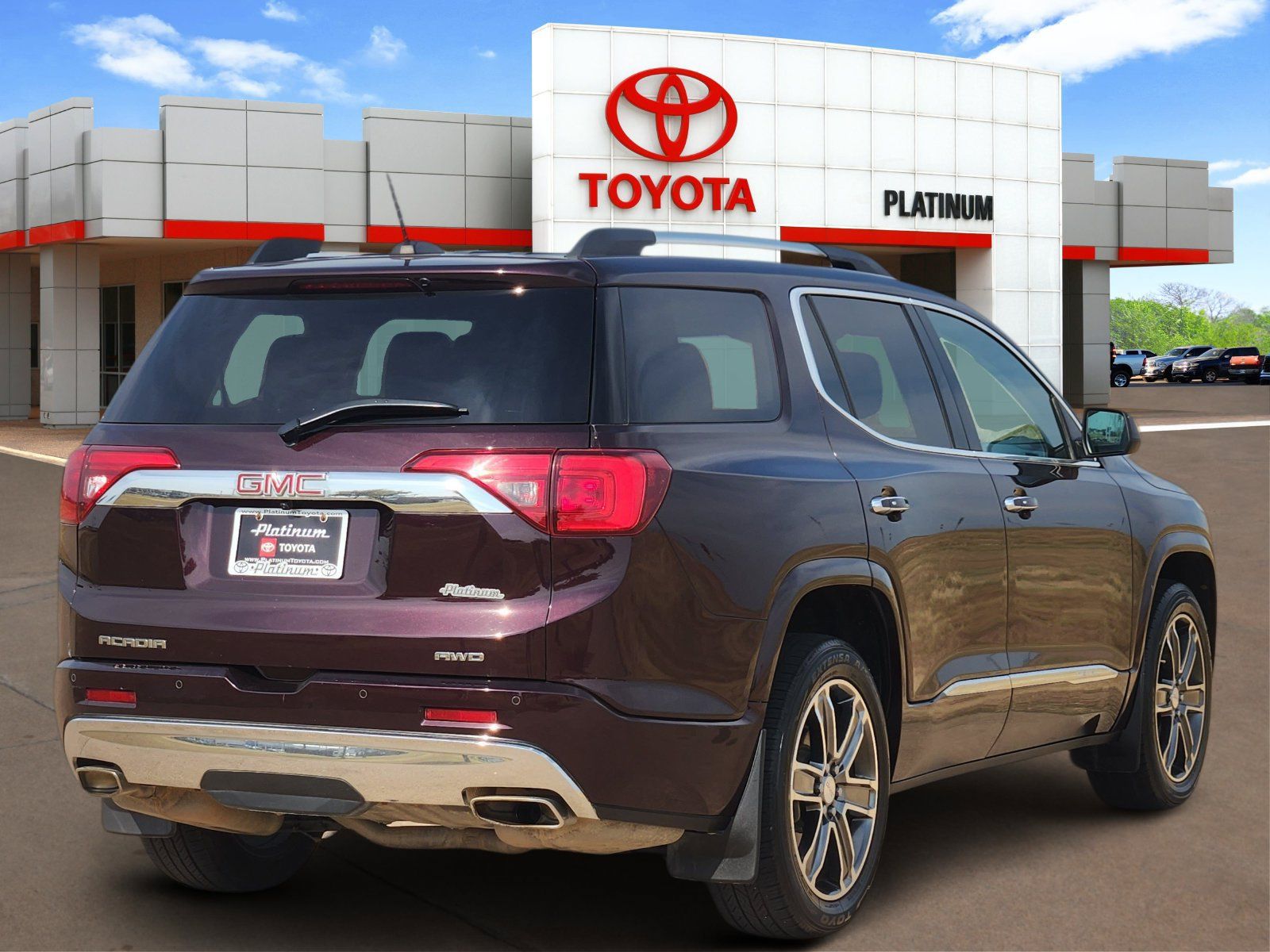 Used 2017 GMC Acadia Denali w/ Technology Package AWD/4WD image 4