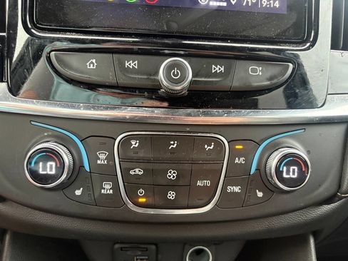 Used 2023 Chevrolet Traverse LT w/ LT Premium Package AWD/4WD image 25