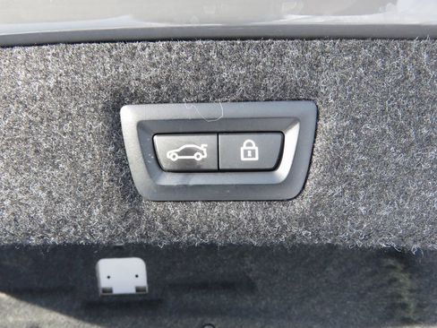 Used 2022 BMW 530i xDrive 530i xDrive w/ Premium Package image 18