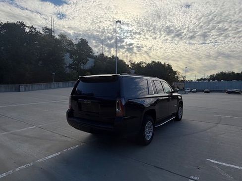 Used 2020 GMC Yukon XL SLT image 5