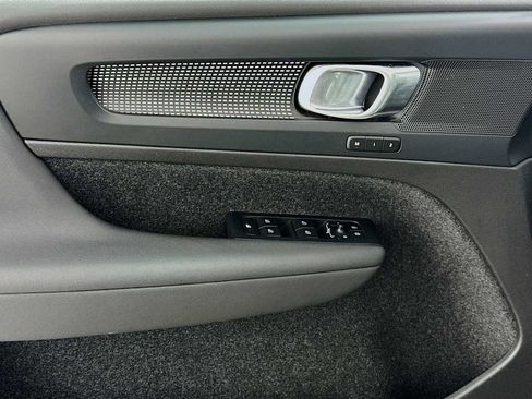 Certified 2023 Volvo XC40 B5 Plus w/ Climate Package image 17