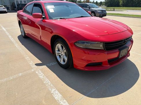 Used 2022 Dodge Charger SXT RWD image 3
