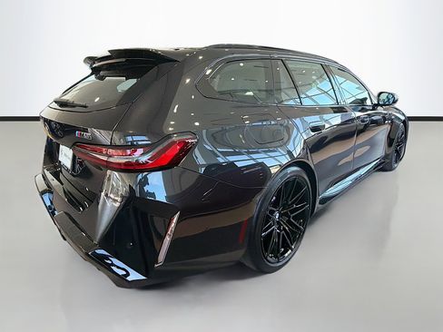 New 2026 BMW M5 Touring image 3