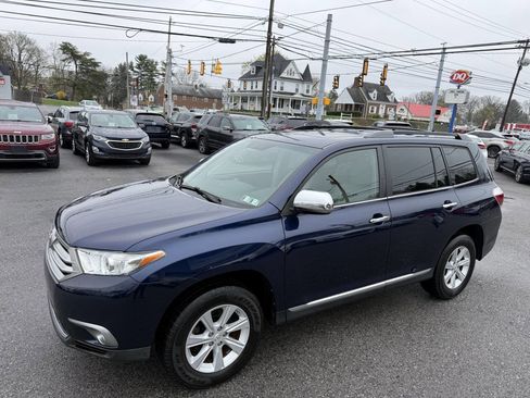 Used 2011 Toyota Highlander SE w/ Tow Pkg image 1