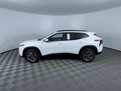 Used 2024 Chevrolet Trax LT w/ Driver Confidence Package image 5