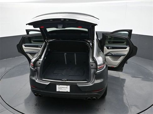 Used 2022 Porsche Cayenne S image 34