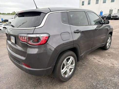Used 2024 Jeep Compass Sport AWD/4WD image 3