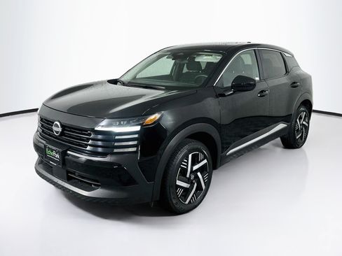 Used 2025 Nissan Kicks SV FWD image 3