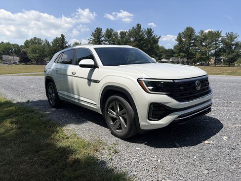 Used 2024 Volkswagen Atlas Cross Sport SEL R-Line AWD/4WD image 3