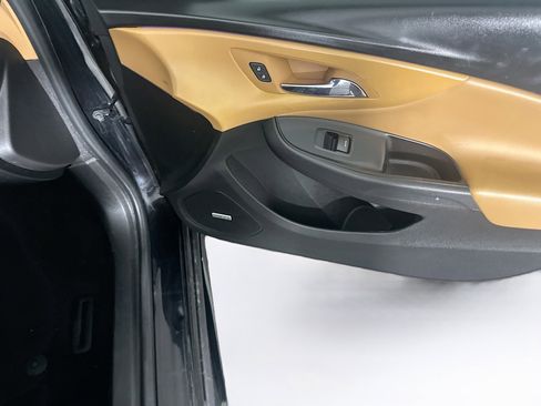 Used 2018 Chevrolet Volt Premier w/ Driver Confidence Package image 30