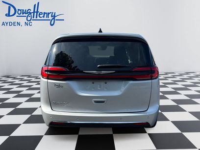 Used 2024 Chrysler Pacifica Touring-L