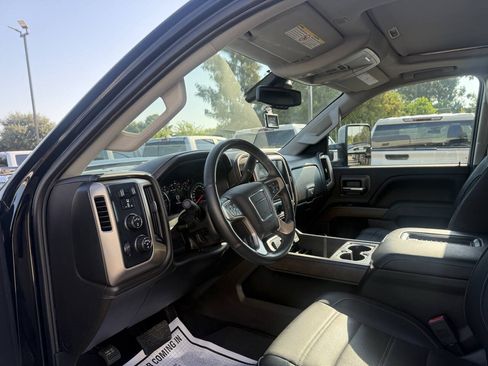 Used 2018 GMC Sierra 2500 Denali w/ Duramax Plus Package AWD/4WD image 6