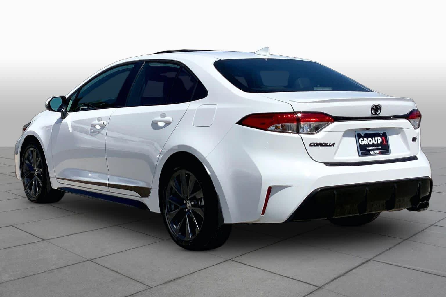 Used 2026 Toyota Corolla SE FWD image 12