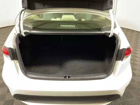 Used 2021 Toyota Corolla LE image 14