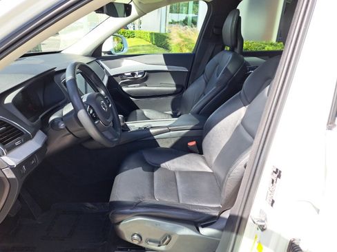 Used 2021 Volvo XC90 T5 Momentum w/ Protection Package Premier image 14
