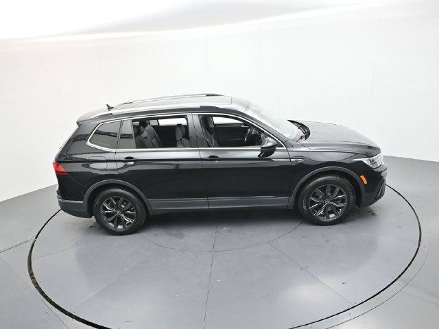 Used 2023 Volkswagen Tiguan SE FWD image 45