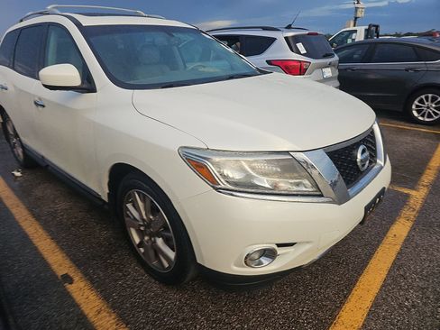 Used 2015 Nissan Pathfinder Platinum FWD image 4