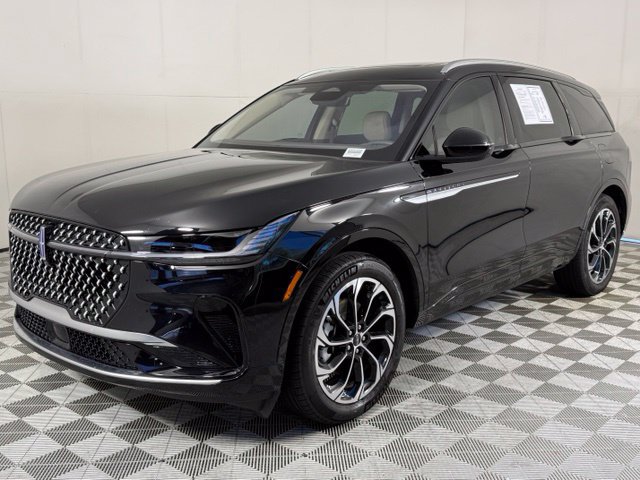 Used 2025 Lincoln Nautilus Reserve AWD/4WD image 2