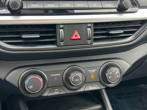 Used 2023 Kia Forte LXS w/ LXS Technology Package image 28