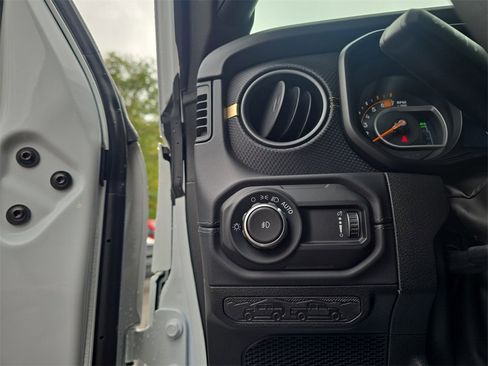 Used 2025 Jeep Wrangler Unlimited Rubicon 392 image 14