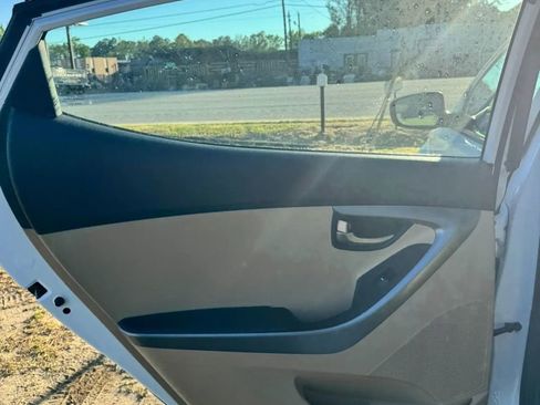 Used 2013 Hyundai Elantra GLS image 13