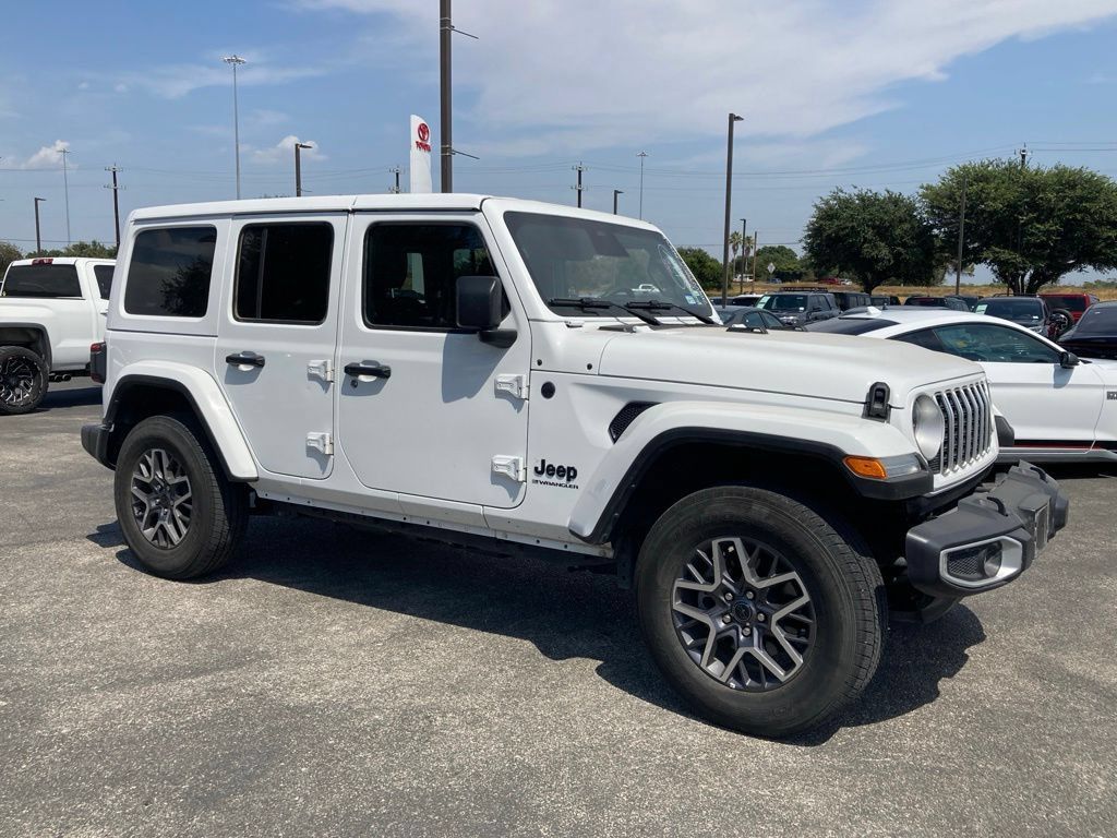 Used 2026 Jeep Wrangler Unlimited Sahara AWD/4WD image 2