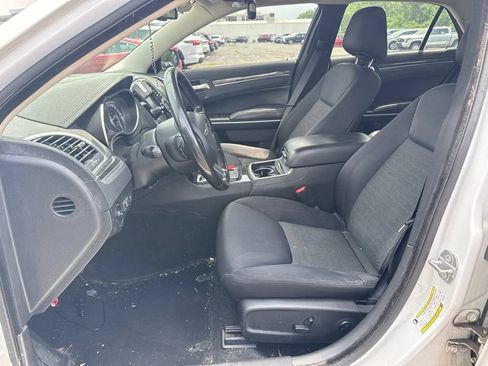 Used 2019 Chrysler 300 Touring w/ Sport Appearance Package AWD/4WD image 11