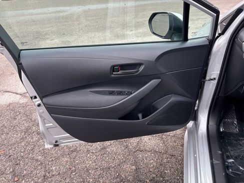 Used 2025 Toyota Corolla LE image 20