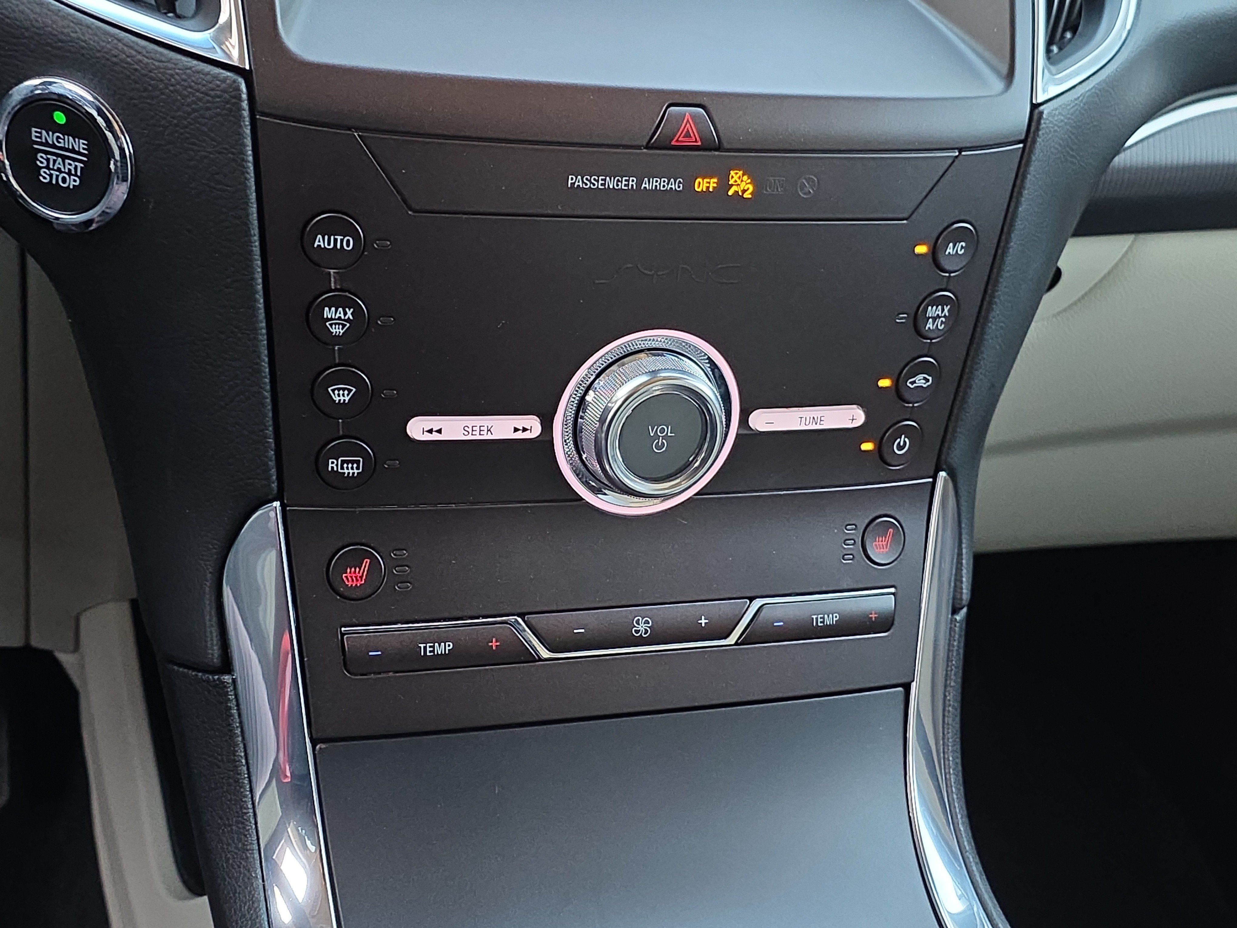 Used 2020 Ford Edge Titanium w/ Cargo Accessory Package AWD/4WD image 21