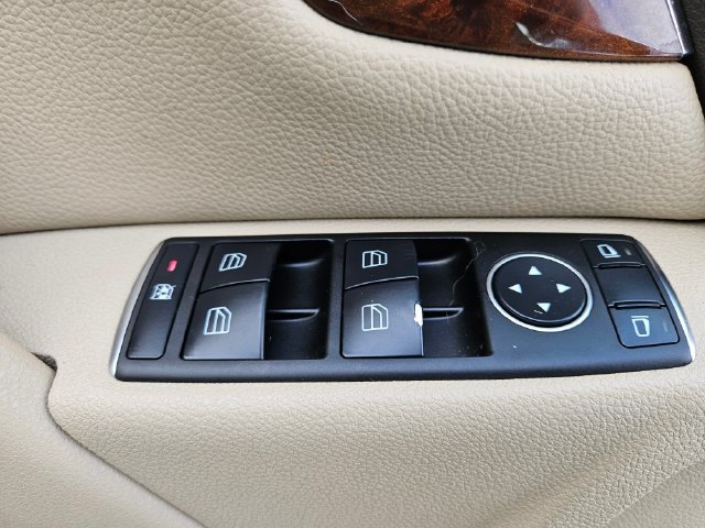 Used 2011 Mercedes-Benz C 300 4MATIC Sedan image 19