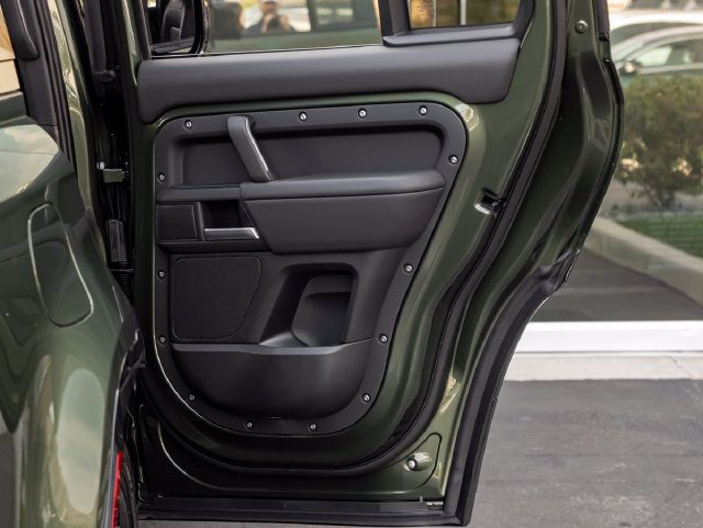 New 2026 Land Rover Defender 110 X-Dynamic SE AWD/4WD image 30