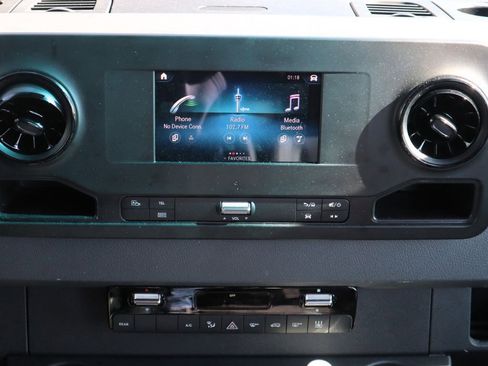 Used 2024 Mercedes-Benz Sprinter 2500 image 14