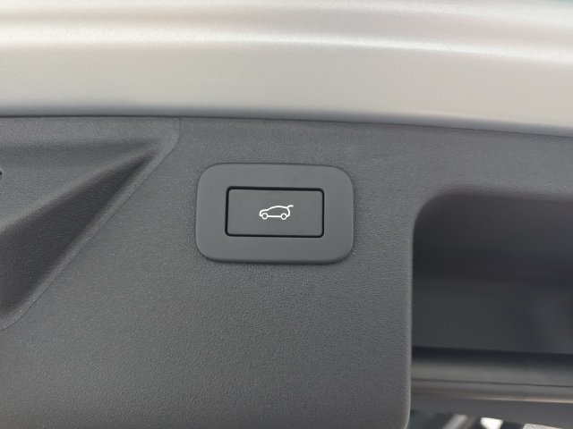 Used 2026 Land Rover Discovery Sport Landmark AWD/4WD image 35