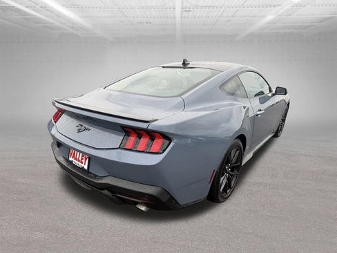 Used 2025 Ford Mustang Coupe RWD image 3