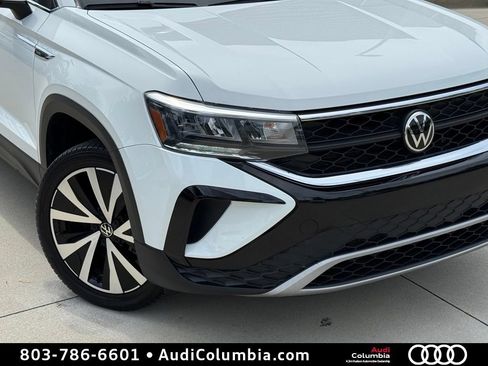 Used 2022 Volkswagen Taos SE FWD image 6