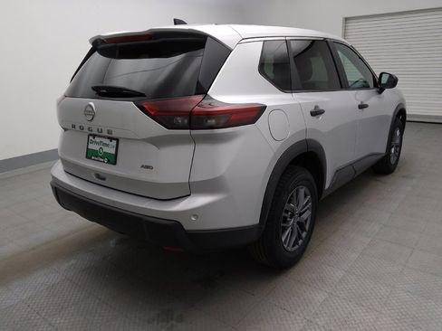 Used 2024 Nissan Rogue S AWD/4WD image 9